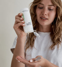 Charger l'image dans la galerie, Breakout clearing foaming wash /Mousse nettoyante purifiante